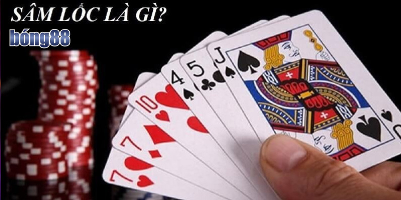 Cách Chơi Sâm Lốc – Hướng Dẫn Cho Người Mới tại Bong88 3 Người chơi tập trung suy nghĩ chiến thuật trong ván Sâm Lốc kịch tính.